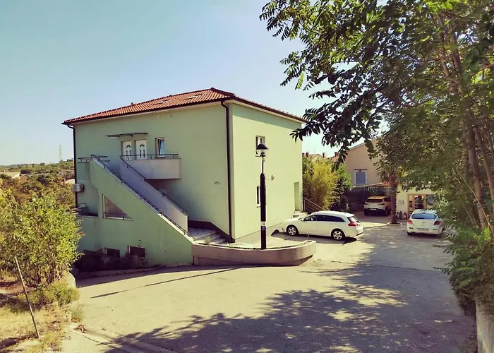 House Διαμέρισμα *