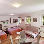 House דירה